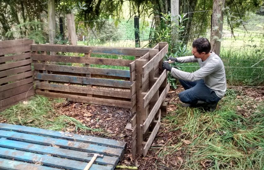 Compostera con estibas (pallets)