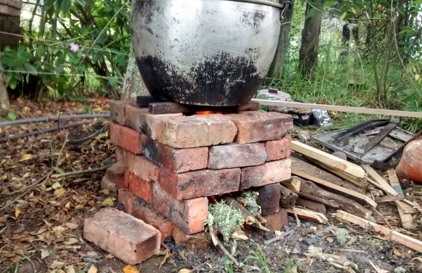 Estufa de leña eficiente, simple y rápida de ladrillos (estufa rocket)